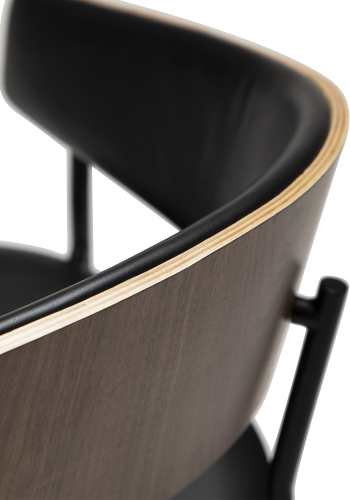 DAN-FORM CRIB Lenestol Vintage svart kunstskinn og valnttfiner med svarte ben