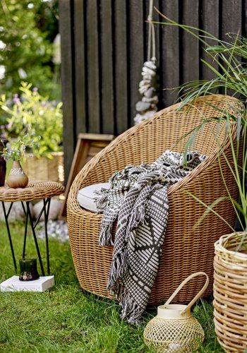BLOOMINGVILLE Roccas Outdoor-Couchtisch, rund – braunes Polyrattan und schwarzes Eisen (46)