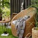 BLOOMINGVILLE Roccas Outdoor-Couchtisch, rund – braunes Polyrattan und schwarzes Eisen (46)