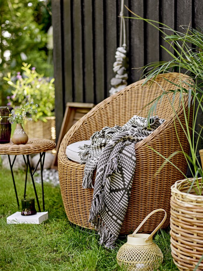 BLOOMINGVILLE Roccas Outdoor-Couchtisch, rund – braunes Polyrattan und schwarzes Eisen (46)