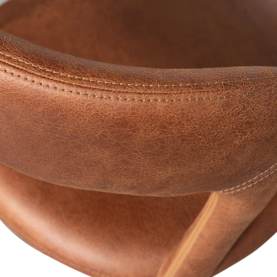 WOOOD NOBLE SPISESTOL I SKINNLOOK COGNAC