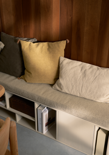 WOOOD Letterba(n)k XL b�nk, m. hynde, 1 push-to-open l�ge og hylder - mat st�v fyrretr�