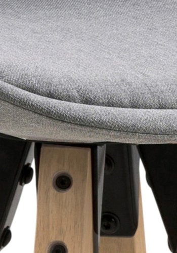 ACT NORDIC Dima Barhocker, mit Rückenlehne, Fußstütze und Reißverschluss – hellgrauer Stoff und Naturkautschukholz