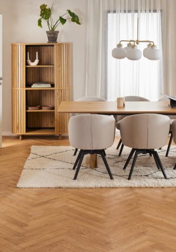 ACT NORDIC Darlene spisestuestol, med armlener, svingfunksjon, retursving - beige stoff og svart stl