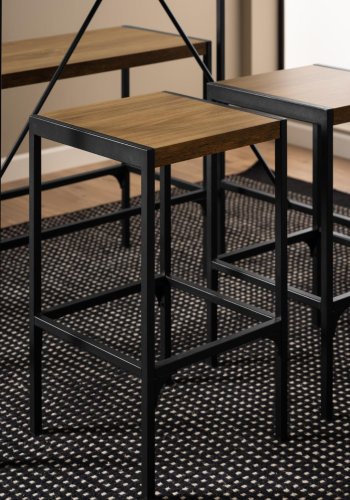 ACT NORDIC Bahamas Bartisch, mit 1 Bank, 2 Stühlen und Fußstütze – Melamin Eiche matt/schwarzer Stahl (120x60x105)