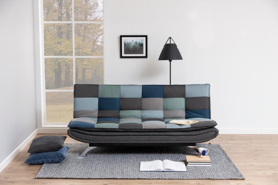 ACT NORDIC Faith Schlafsofa, mit Klick & Klack – mehrfarbiger/grauer Patchworkstoff und Chromstahl (196x98)
