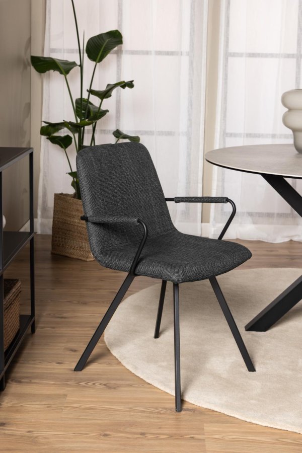 ACT NORDIC Selina Esszimmerstuhl, mit Armlehnen – dunkelgrauer Stoff und schwarzer Stahl