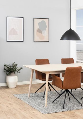 ACT NORDIC Naya Esszimmerstuhl, mit Armlehnen und Drehfunktion – Retro-Cognac-PU und schwarzer Stahl