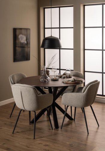 ACT NORDIC Dora Esszimmerstuhl, mit Armlehnen, Nähten und Reißverschluss – beiger Stoff und schwarzer Stahl