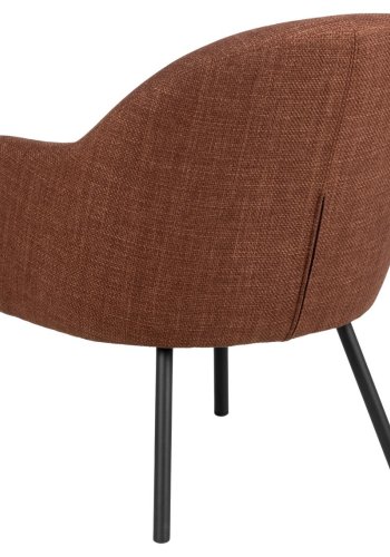 ACT NORDIC Spencer Loungesessel mit Armlehnen – Terrakotta-Stoff und schwarzer Stahl