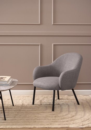 ACT NORDIC Spencer lenestol, med armlener - lys grbrunt stoff og svart stl