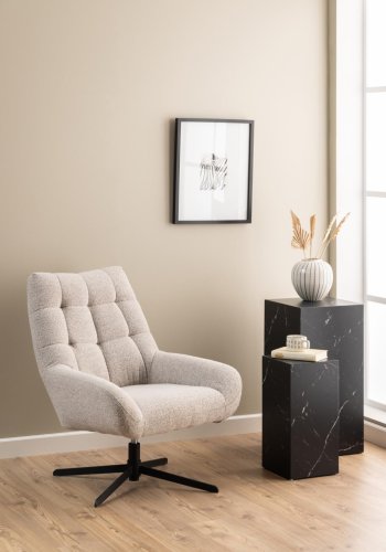 ACT NORDIC Paris Drehstuhl, mit Armlehnen, quadratischen Nähten und Reißverschluss – beiger Stoff und schwarzer Stahl