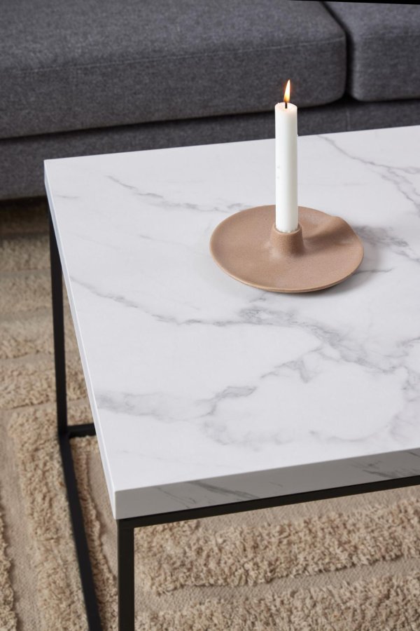 ACT NORDIC Barossa Couchtisch, rechteckig – weißer Carrara-Marmor, raues Melamin und schwarzer Stahl (110 x 55)