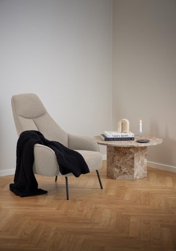 ACT NORDIC Texas Relaxsessel, mit Armlehnen und Taschenfedern – beiger Stoff und schwarzer Stahl