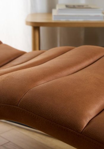 ACT NORDIC Chaplin sjeselong, med horisontale smmer - konjakkblanding i stoff og svart stl (63x156)