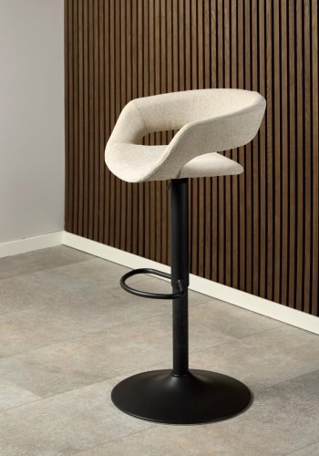 ACT NORDIC Grace Barhocker, mit Rückenlehne, Armlehnen, Fußstütze, Drehfunktion – Sandstoff und schwarzer Stahl