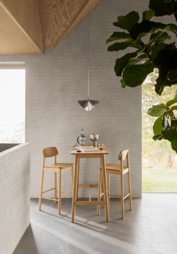 ACT NORDIC Barlow Barhocker, mit Rückenlehne, Fußstütze - Eiche Acryllack Eichenfurnier und Eiche Acryllack Kautschukholz