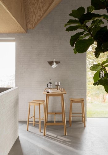 ACT NORDIC Barlow barstol, u. rygln, m. fodsttte - eg acryl lak egefiner og eg acryl lak gummitr