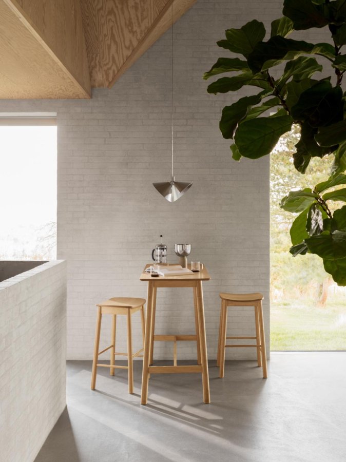 ACT NORDIC Barlow barbord, m. fodsttte - eg acryl lak egefiner og eg acryl lak gummitr (120x60)