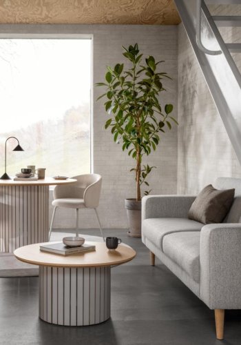 ACT NORDIC Eleanor Esszimmerstuhl, mit Armlehnen – beiger Stoff und grauer Stahl