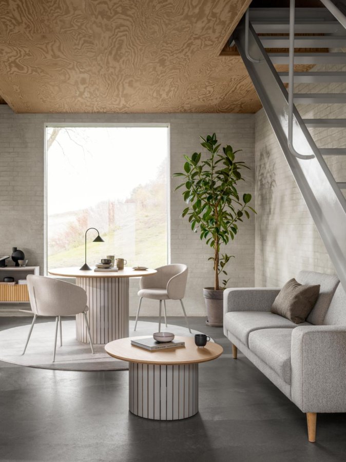 ACT NORDIC Eleanor Esszimmerstuhl, mit Armlehnen – beiger Stoff und grauer Stahl