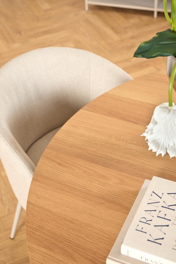 ACT NORDIC Eleanor Esszimmerstuhl, mit Armlehnen – beiger Stoff und grauer Stahl