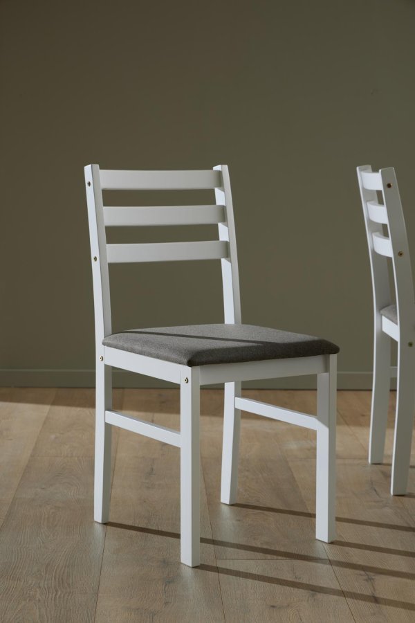 ACT NORDIC Alicante spisebordsst, 1 spisebord, 4 spisebordsstole - lysegr stof, hvid MDF/gummitr