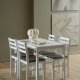 ACT NORDIC Alicante spisebordsst, 1 spisebord, 4 spisebordsstole - lysegr stof, hvid MDF/gummitr