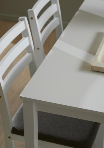 ACT NORDIC Alicante spisebordsst, 1 spisebord, 4 spisebordsstole - lysegr stof, hvid MDF/gummitr