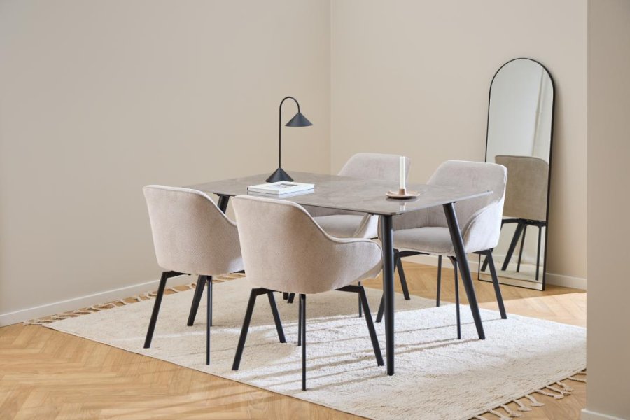 ACT NORDIC Clara spisestuestol, med armlener og svingbar retur - beige stoff og svart stl