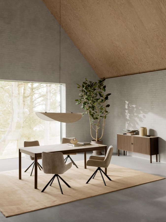 ACT NORDIC Eddie Esszimmerstuhl, mit Drehfunktion – beiger Stoff und schwarzer Stahl