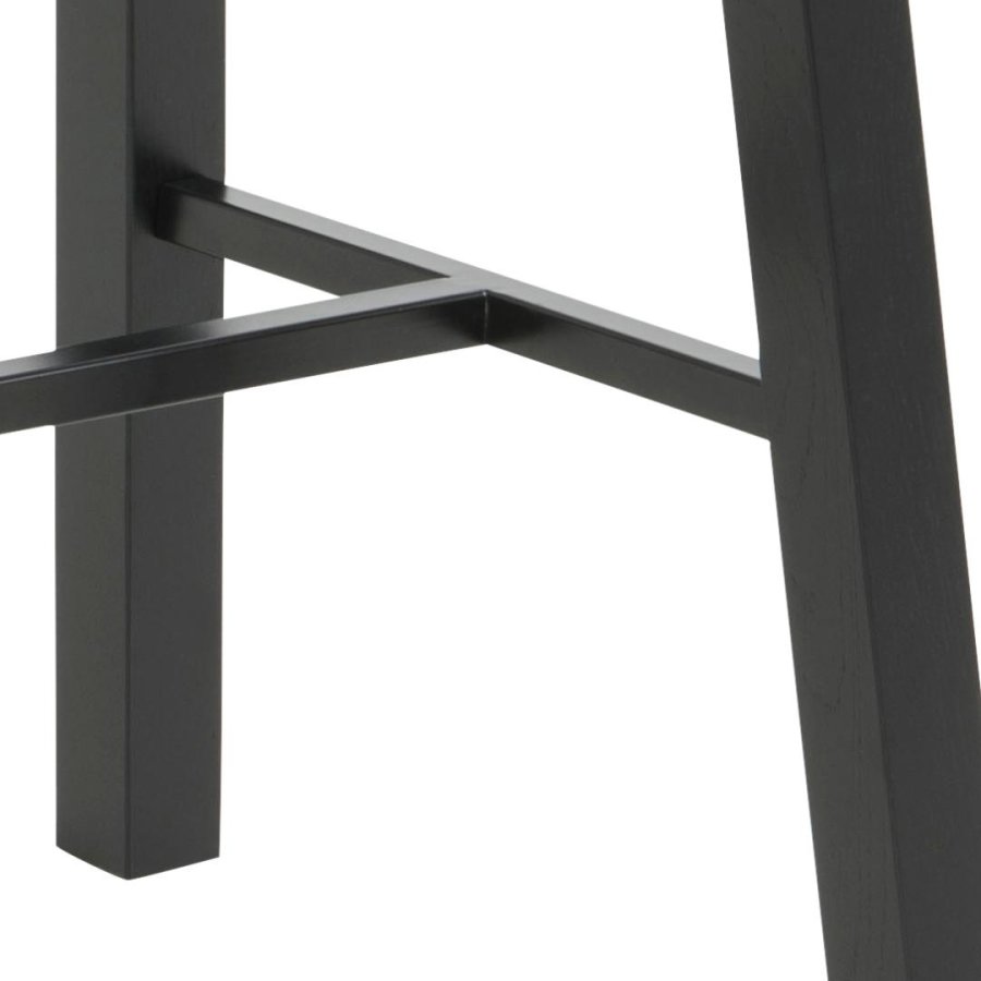 ACT NORDIC Chara rektangulrt barbord, Plate i vill eik oljet eikefiner, Stativ i matt svart NC lakk eikefiner med fotsttte og planker, 117x58x105 cm