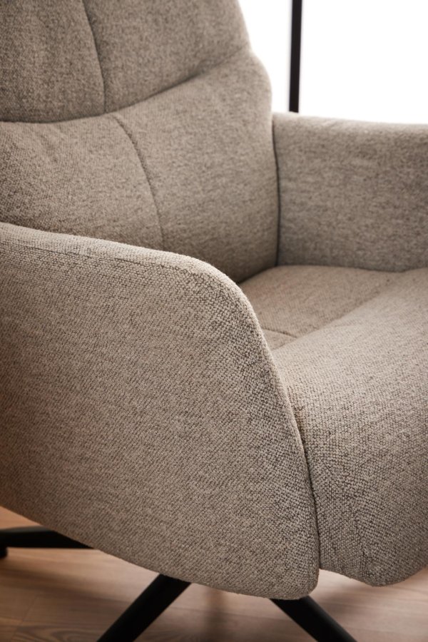 ACT NORDIC London Relaxsessel mit Fuhocker, Stoff Monza beige 60, 5-Stern-Gestell mattschwarz pulverbeschichteter Stahl mit horizontalen Nhten und manueller Auslsung