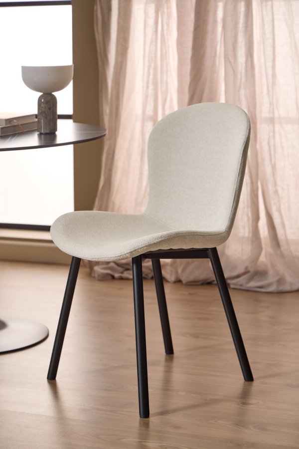 ACT NORDIC Esra spisestuestol, Apia stoff beige 453, Ramme matt svart grov pulverlakkert stl med glidels, eske med 2 stk., eske 3 av 3