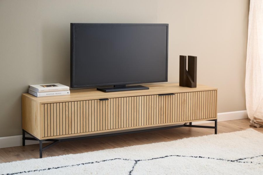 ACT NORDIC Jaipur TV-Tisch, Platte, Rahmen und 3 Tren aus Melamin in rauer Eiche, Rahmen aus mattschwarzem, rauem, pulverbeschichtetem Stahl, 176,4 x 40 x 45 cm