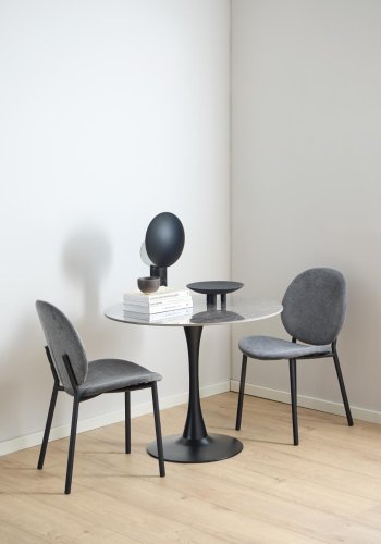 ACT NORDIC Cliff spisestol, Caso stoff antrasitt 17, Stativ matt svart grovt pulverlakkert stl med glidels, eske 2 stk.