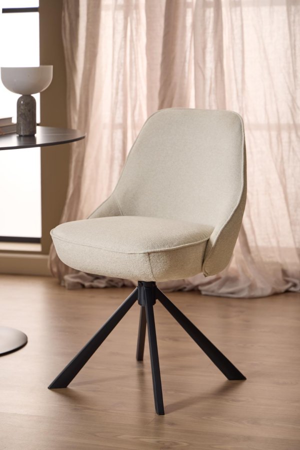 ACT NORDIC Carlton spisestuestol, Apia stoff beige 453, 4-stjerners understell mattsvart, grovt pulverlakkert stl med svingfunksjon og pocketfjrer, eske med 2 stk.