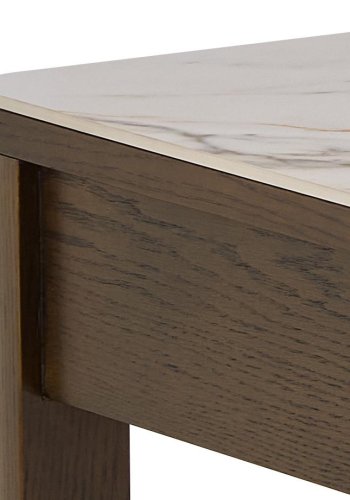 
ACT NORDIC Southampton sofabord - kremfarget keramikk og røykfarget eikefiner, 1 skuff, skjult oppbevaring, rektangulær
