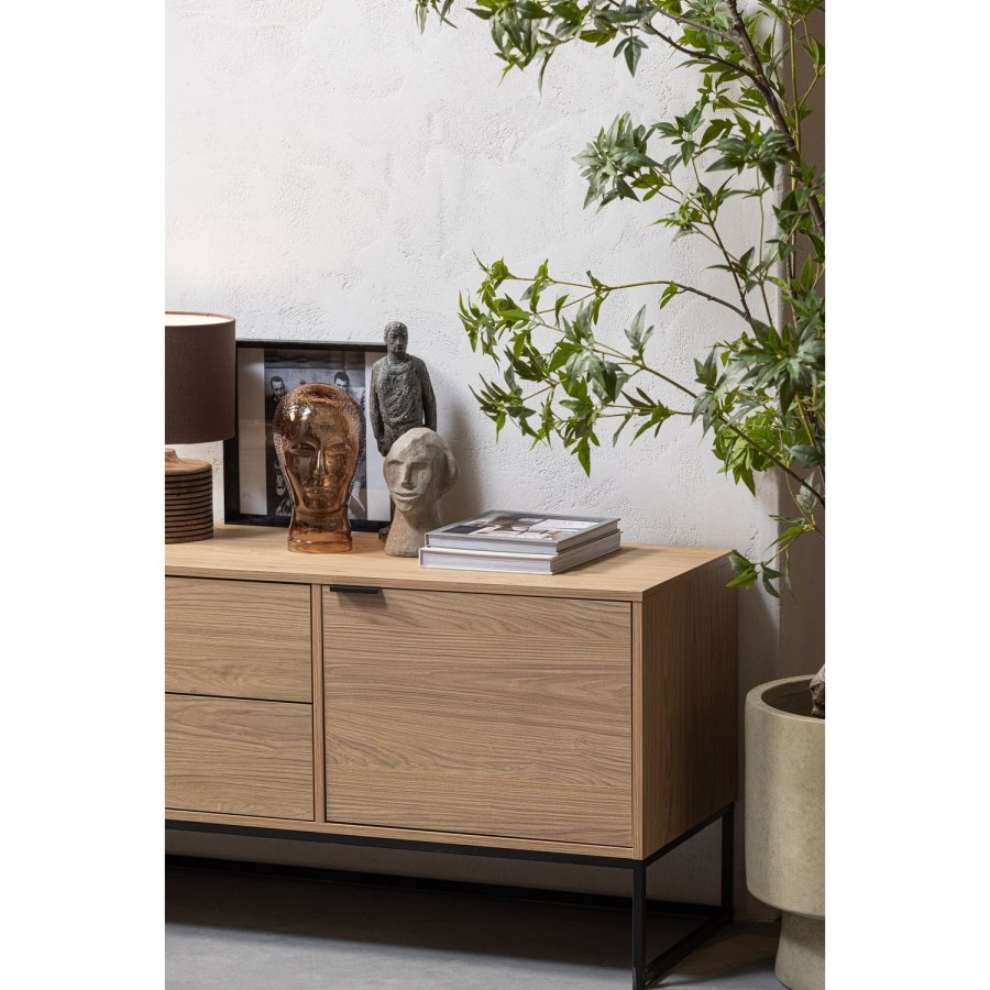 WOOOD Silas TV-bord, m. 2 lger, 1 lge, 1 hylde, 2 skuffer - egetr melamin og sort metal (180x44)