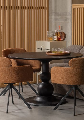 WOOOD Fenne spisebordsstol, m. drejefunktion og armln - ingefr stof og sort metal