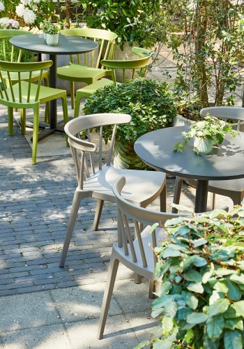 WOOOD BLISS TRDGRDSSTOL MED STANG PLAST TAUPE