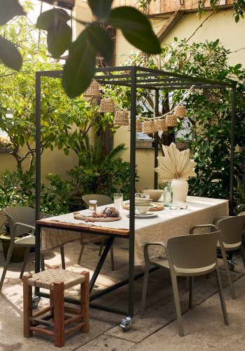 WOOOD BLUE SKY HAVEBORD I TR MED DEKO-RAMME, CAMOUFLAGEGRN