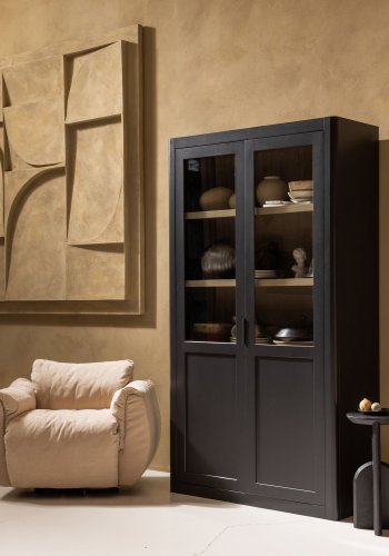 WOOOD GUNNAR VITRINSKP I FURU MATT SVART [fsc]