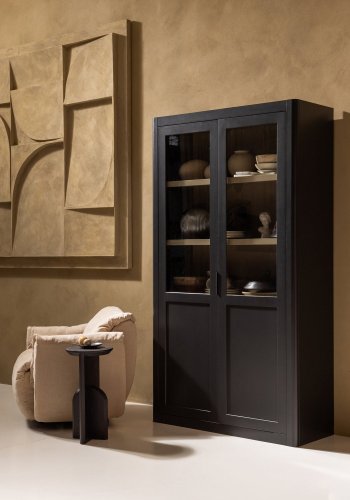 WOOOD GUNNAR VITRINSKP I FURU MATT SVART [fsc]