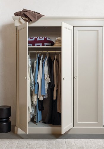 WOOOD Olivia garderobeskab, m. 3 l�ger, 1 b�jlestang og 5 hylder - st�v fyrretr�