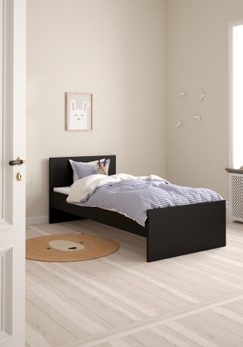 TVILUM Naia S&auml;ngram - Matte Svart (90 x 190 cm)