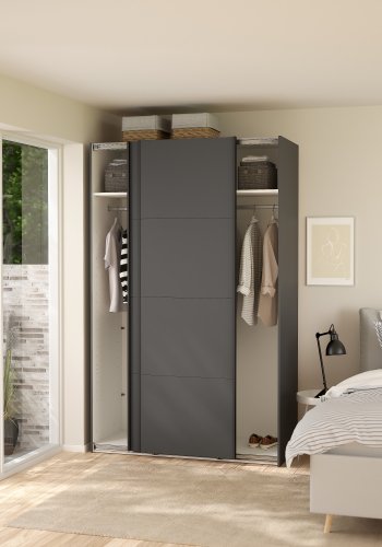 TVILUM Bergamo Garderobe med 2 skyved�rer 140 x 220 cm - Pakke