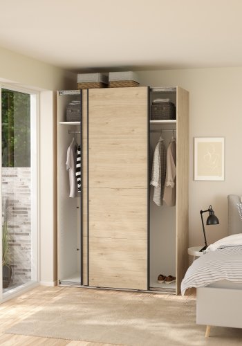 TVILUM Bergamo Garderobe med 2 skyved�rer 140 x 220 cm - Pakke