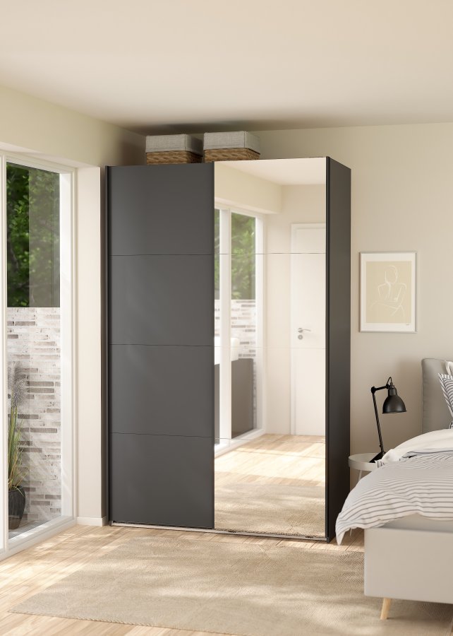 TVILUM Bergamo Garderob med 1 skjutd&ouml;rr + 1 skjutd&ouml;rr med spegel 140 x 220 cm - Paket