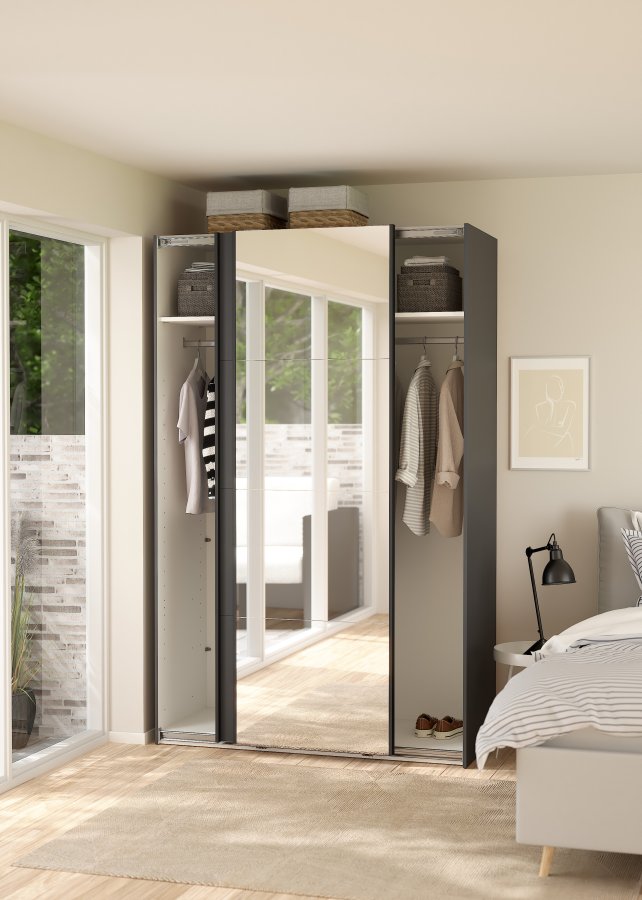 TVILUM Bergamo Garderob med 1 skjutd&ouml;rr + 1 skjutd&ouml;rr med spegel 140 x 220 cm - Paket